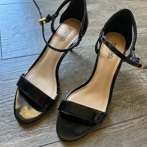 Classic Michael Kors black patent leather sandals - Picture 2 of 6